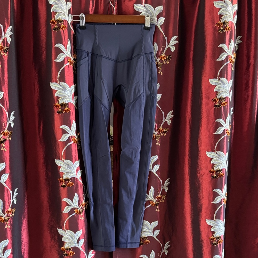 Chic Navy Leggings